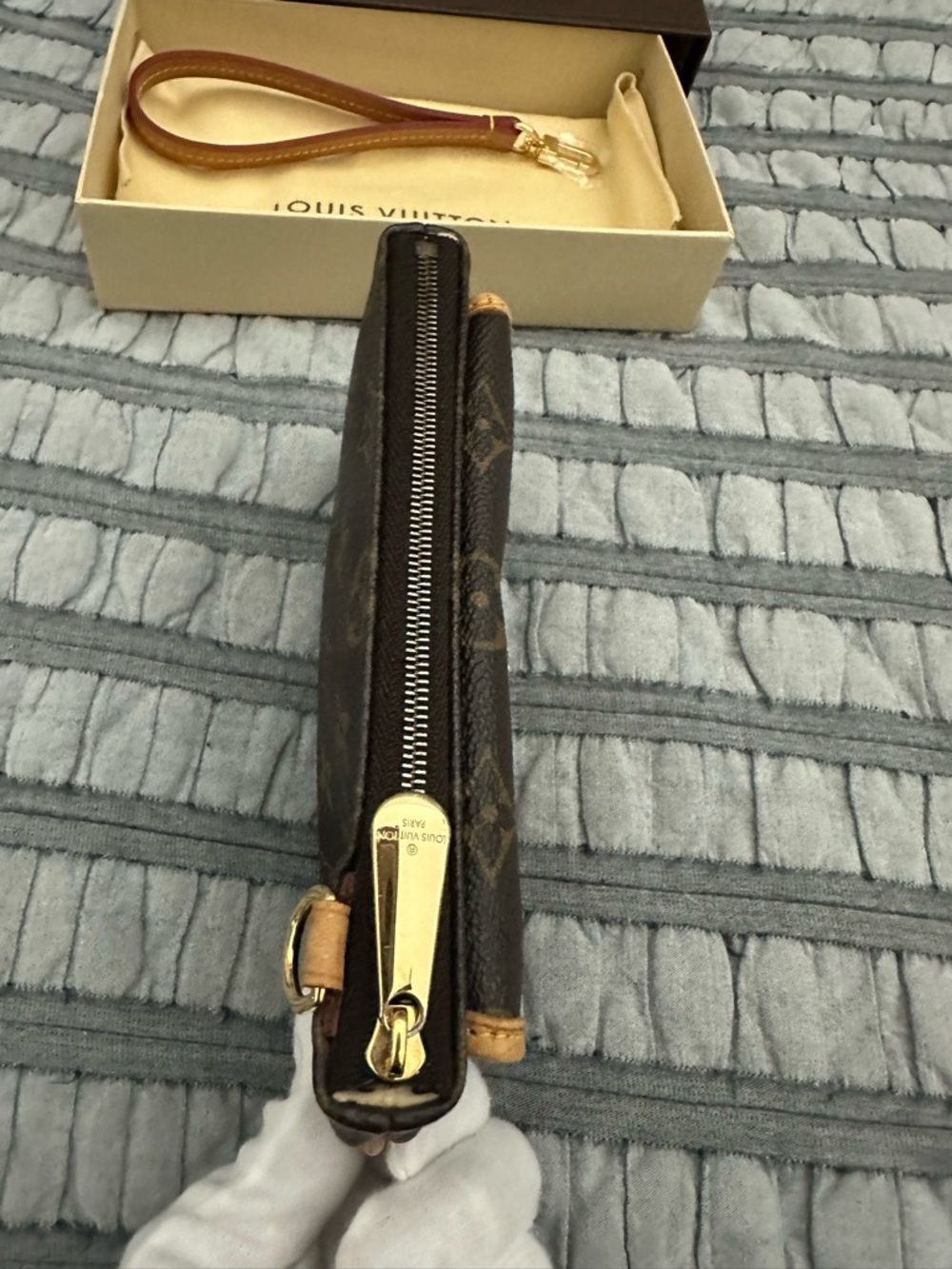 Louis Vuitton Tikal Pochete~100%AUTH
Dust Bag~Box&GENERIC Leather Strap Included - Picture 14 of 16